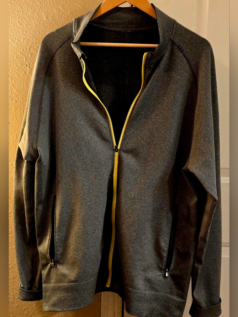 Lulumon Men's XL Gray Zip-Up Jacket with Yellow Zipper